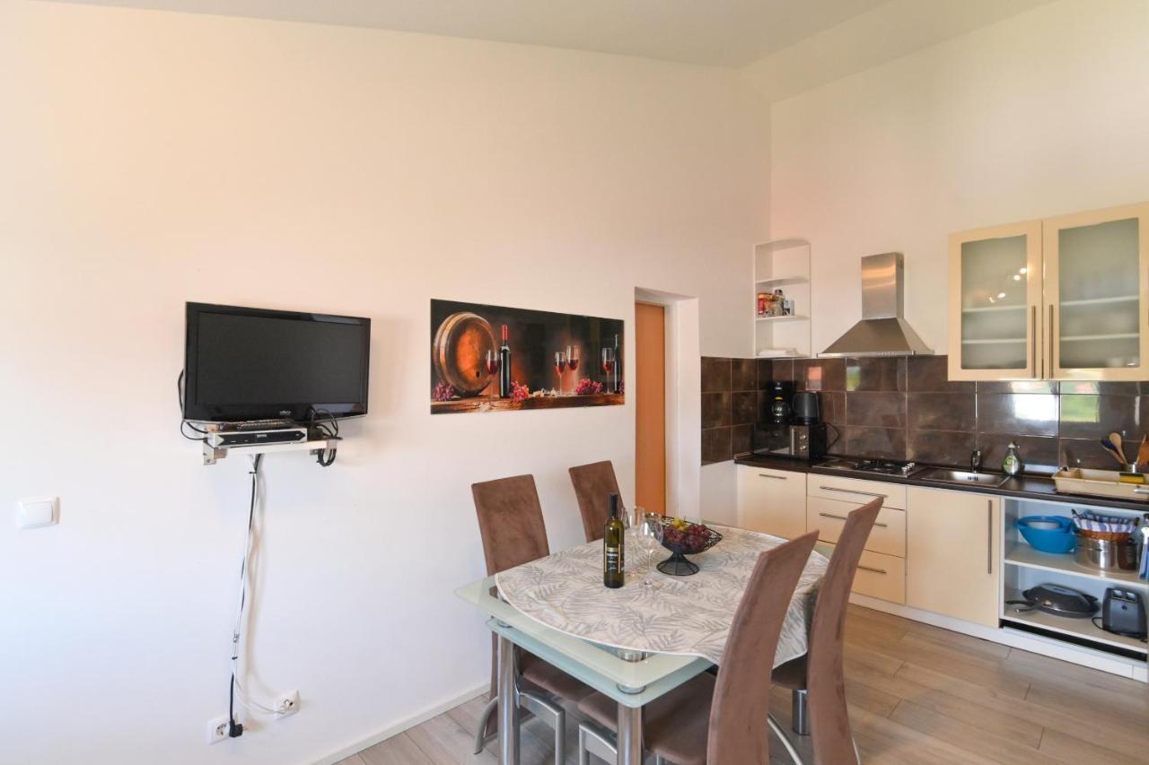 Apartments Basic Sveti Anton 88 Malinska Zewnętrze zdjęcie